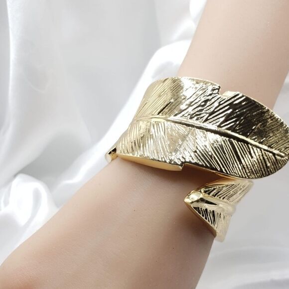 Brand New Top Fashion Gold Leaf Bracelet - Picture 1 of 8
